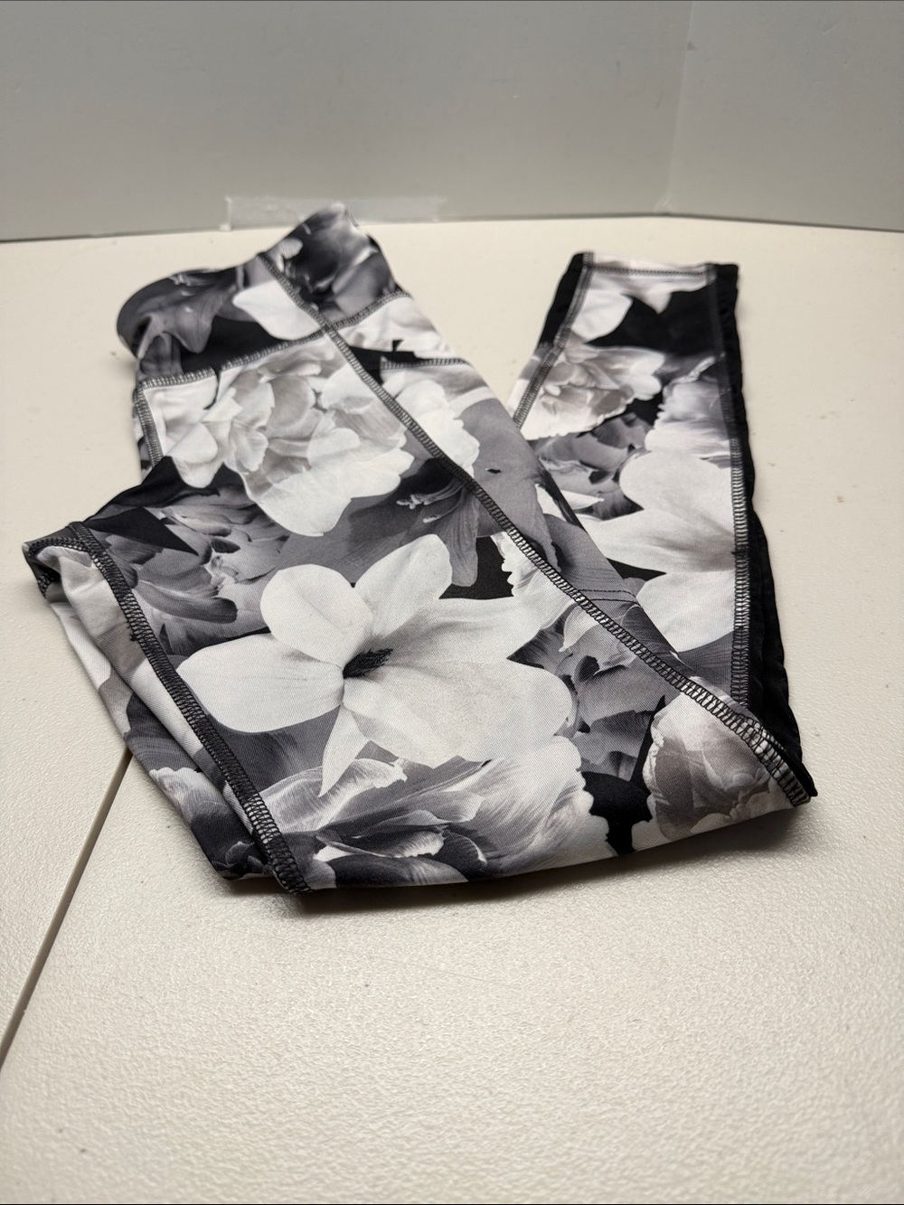 Old Navy Girls Black & White Floral Leggings